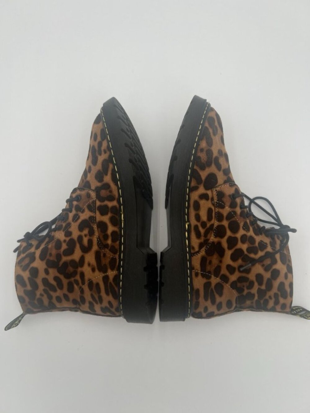 Dr. Martens Leopard Print Suede 7 Eye Lace Up Boots Women’s Size 7 AirWair - Picture 8 of 13